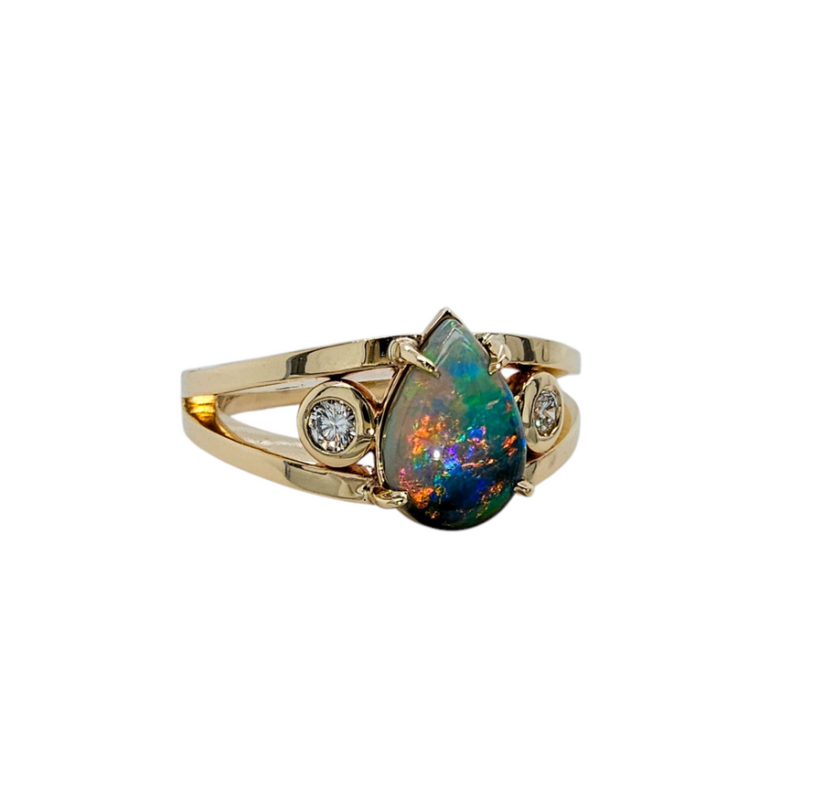 9ct Yellow Gold & Opal Ring.