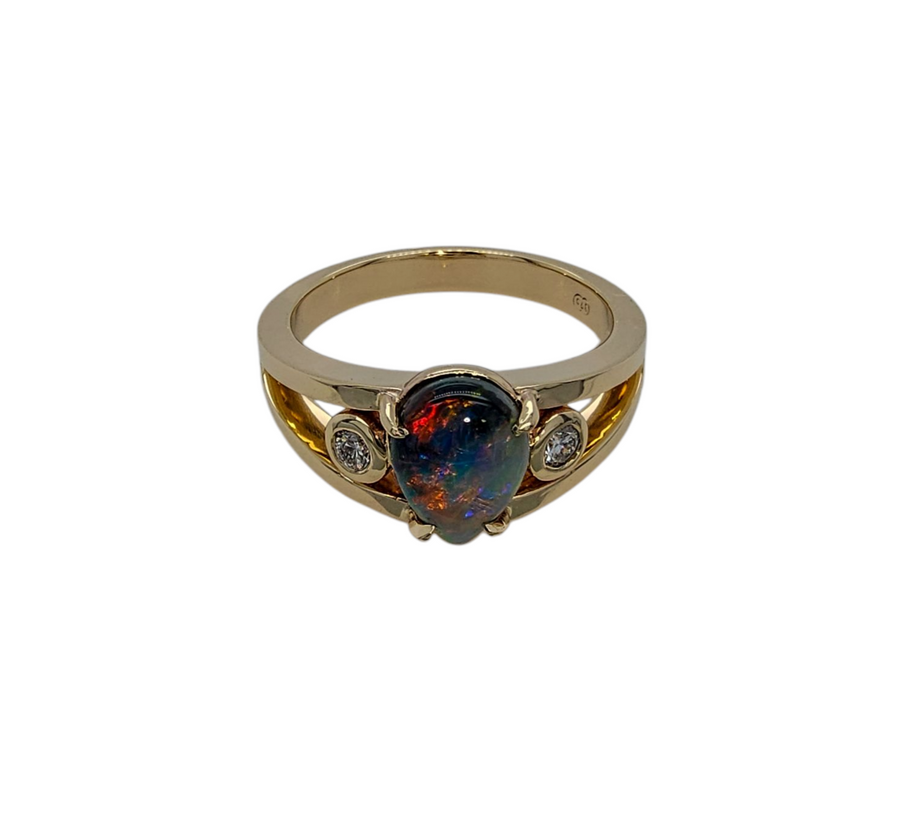 9ct Yellow Gold & Opal Ring.