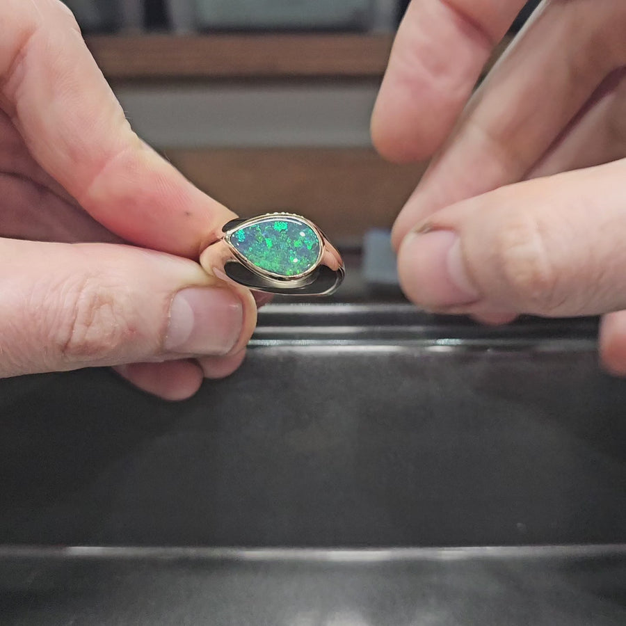 9ct Yellow Gold & Black Opal Gents Ring